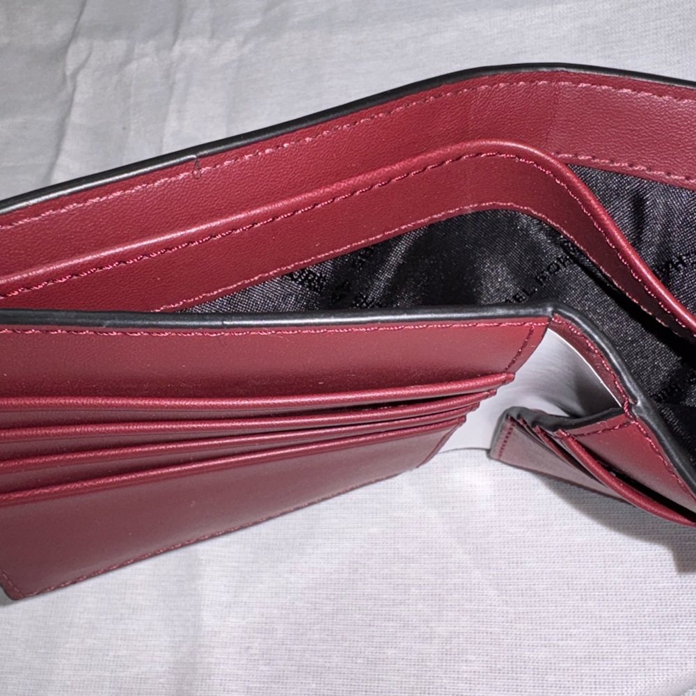 Michael Kors Bi-fold Wallet NWT - Picture 9 of 10